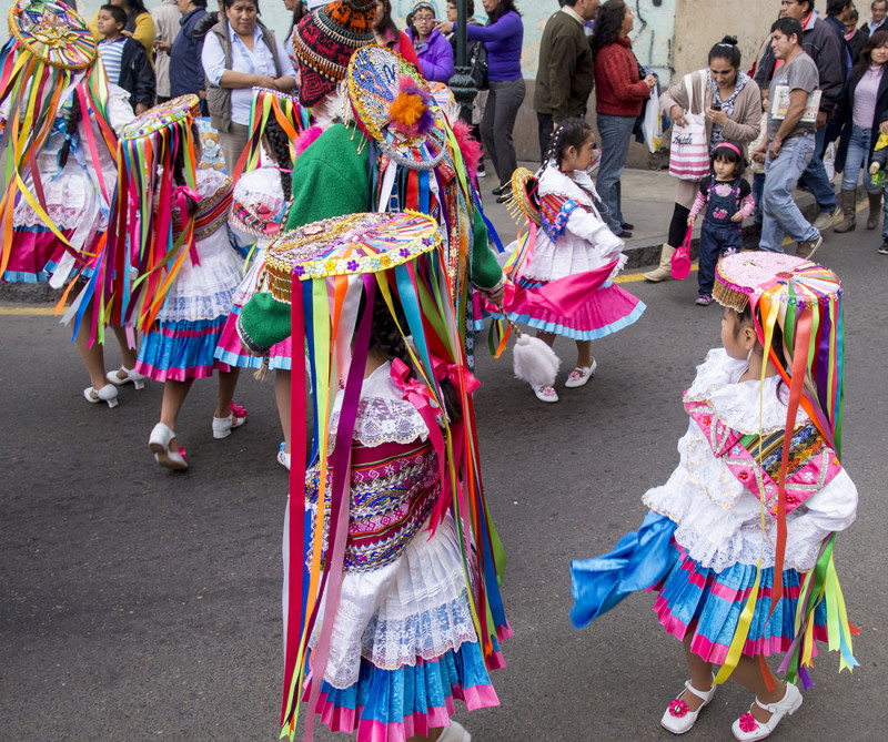 Ribbon girls, Lima