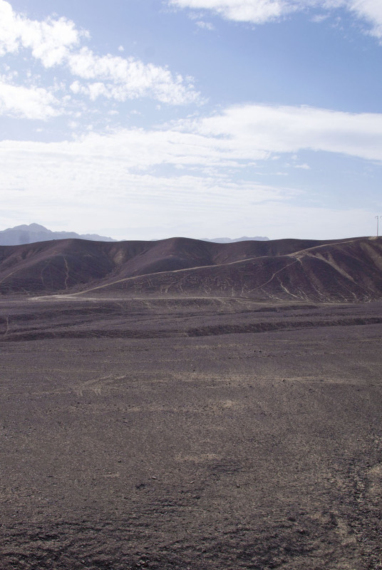 figures on hill - Nazca