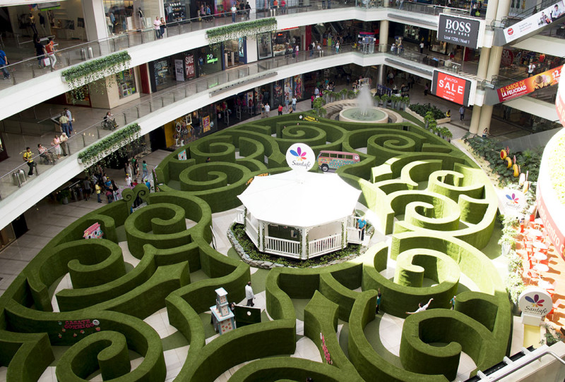 maze at Santa Fe Mall Medellin Colombia