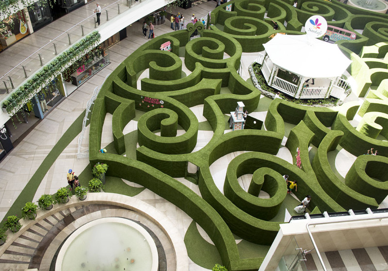 maze at Santa Fe Mall Medellin Colombia