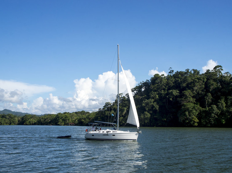 boat sailing up the Rio