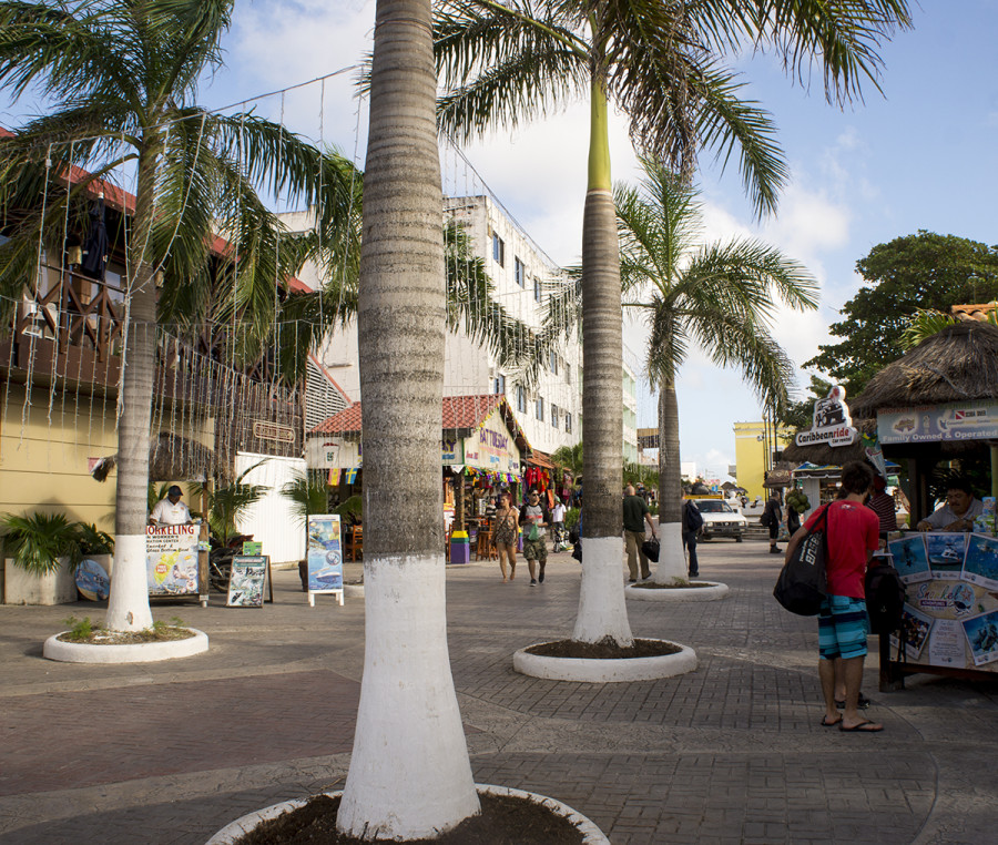 pedestrian walkway in Cozumel