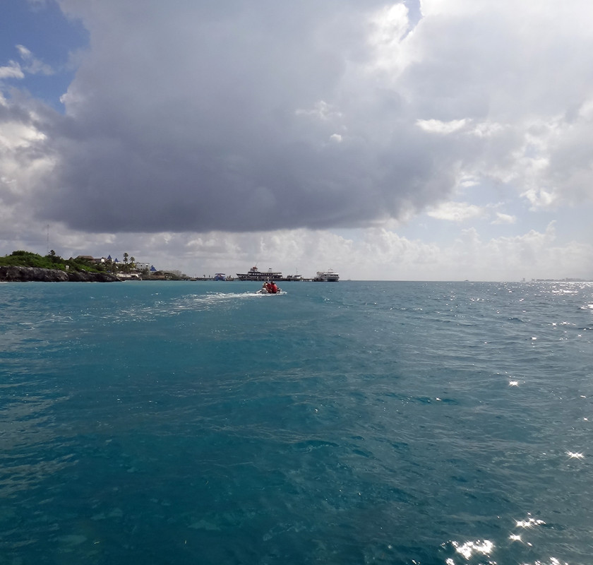 dinghying outside of Isla