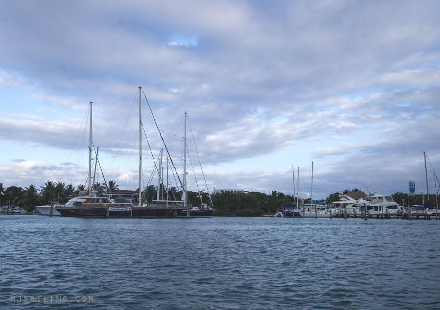 Elmilagro Marina Isla Mujeres