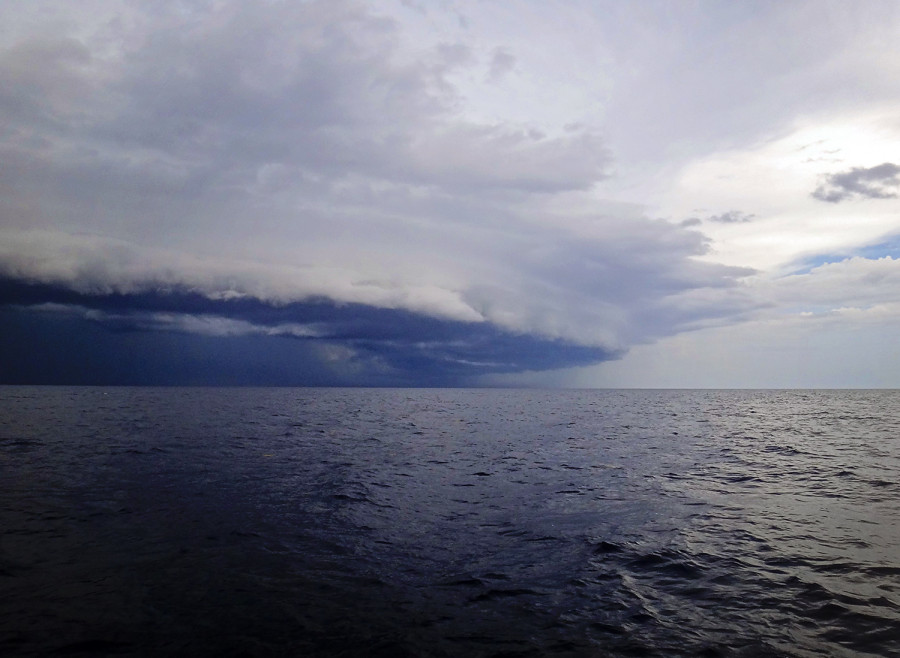 shelf cloud on Atlantic