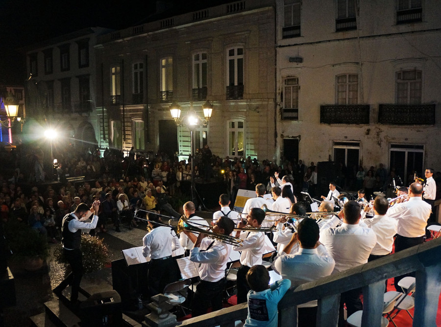 view of crowd at orchestra