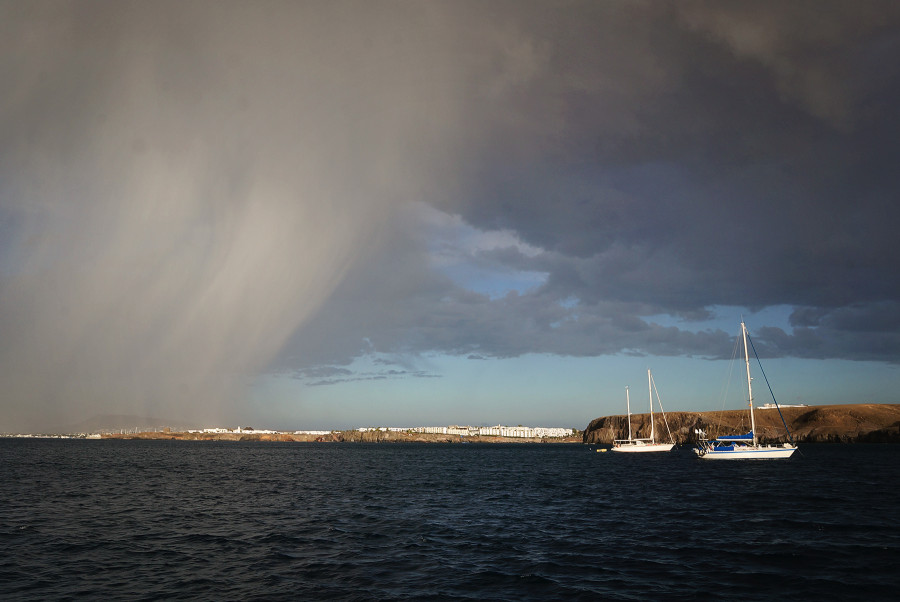 sandstorm over Playa Blanca, Lanzarote