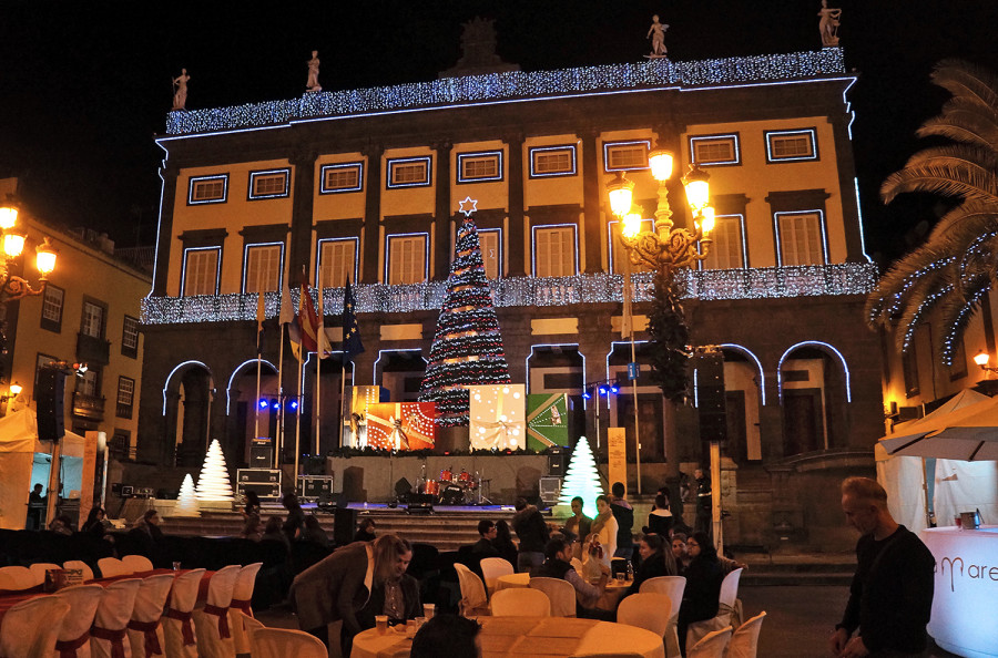 Plaza Santa Ana at Christmas