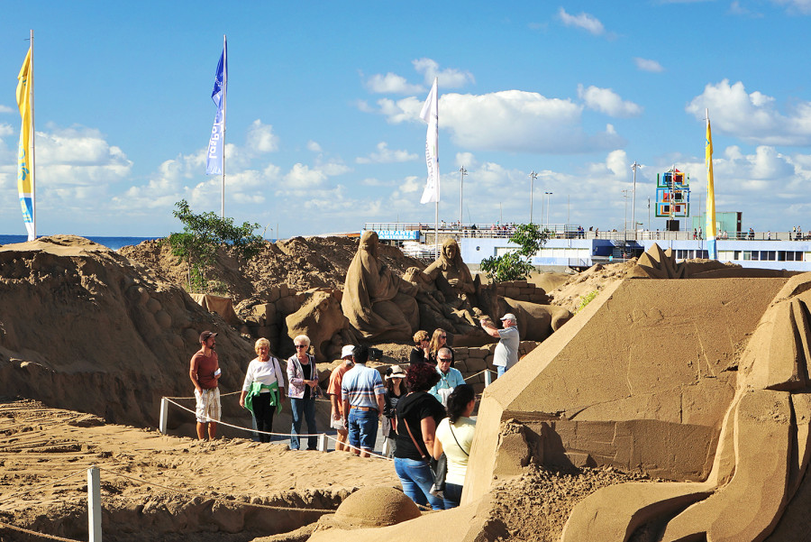 sand sculptures at Playa Canteras