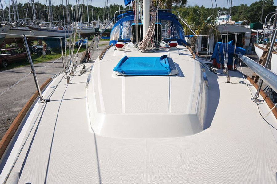 Sabre 34 Targa deck looking aft