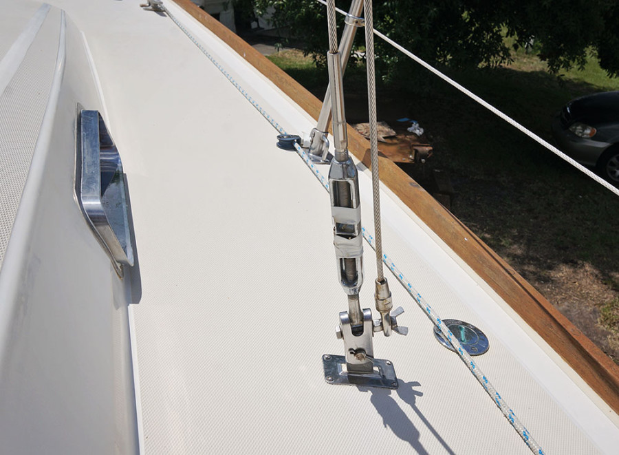Sabre 34 Targa with solent stay