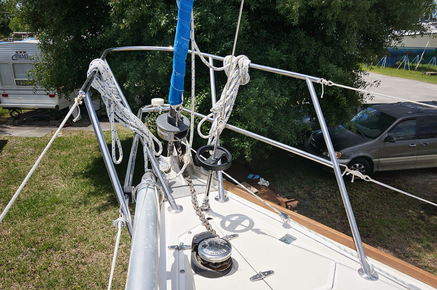 Sabre 34 Targa with solent stay