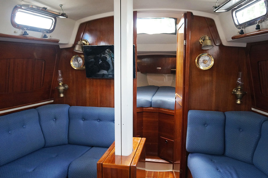 Sabre Targa 34 interior