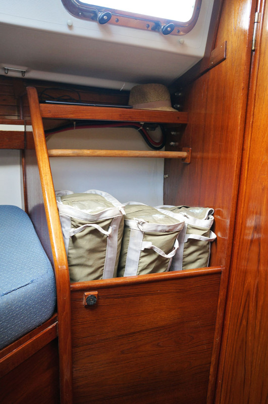 Sabre 34 Targa v-berth hanging locker