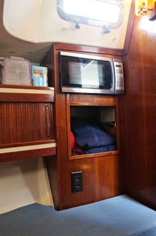 Sabre 34 Targa aft cabin hanging locker