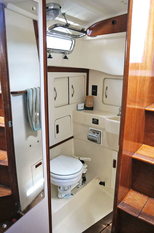 Sabre 34 Targa aft head