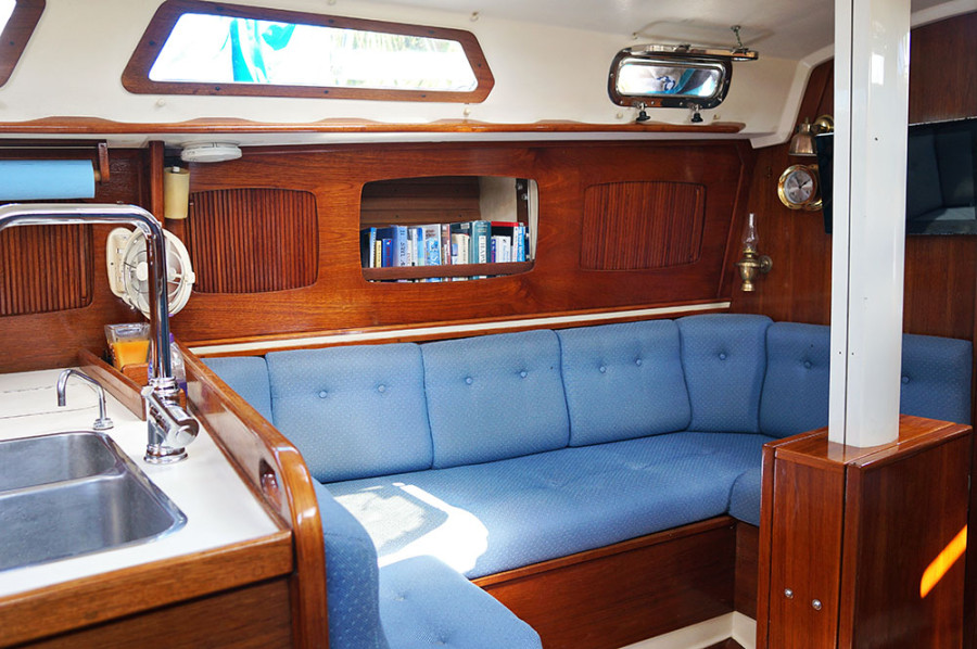 Sabre 34 Targa u shaped settee