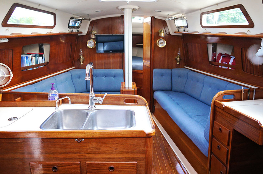 Sabre 34 Targa salon