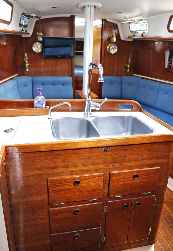 Sabre 34 Targa galley