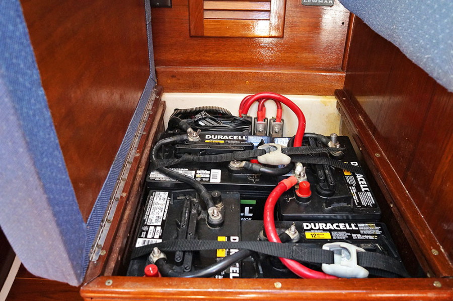 Sabre 34 Targa battery box