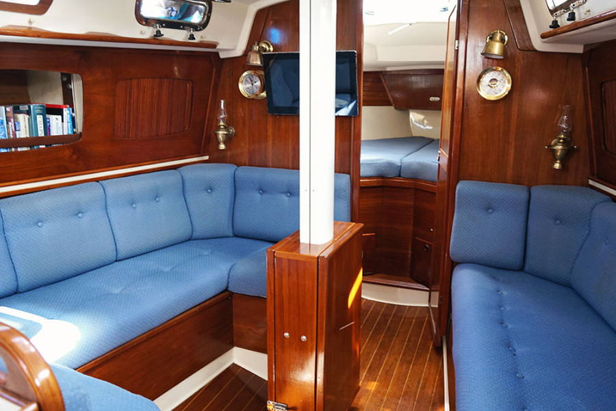 Sabre 34 Targa table down
