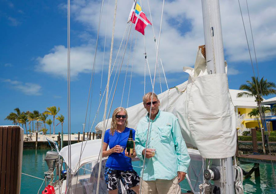 Joni & Bob, checking into Bahamas