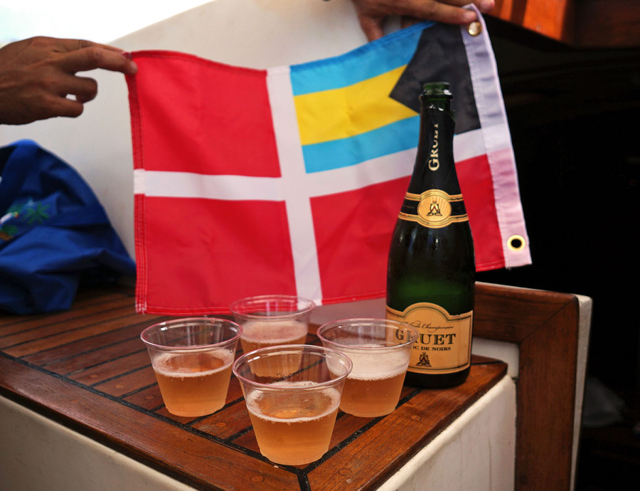 Bahamian flag & champagne