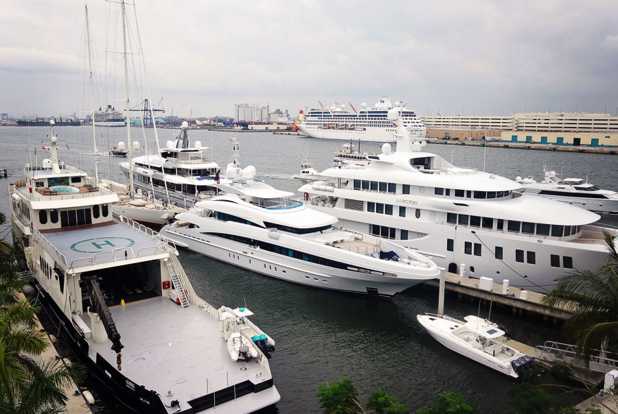 yachts at 17th St. Causeway