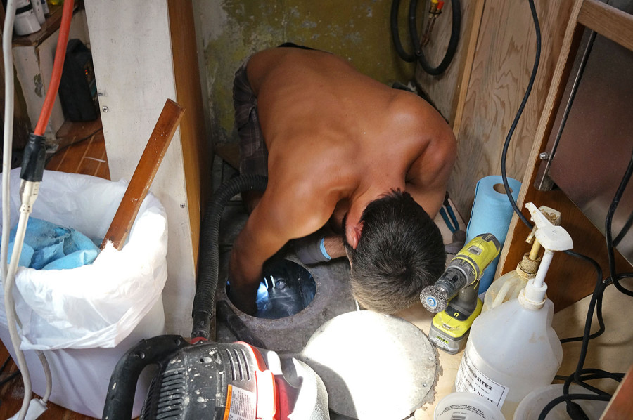 Matt cleaning water tank