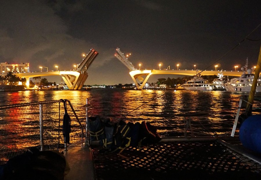 17th St. bridge at night