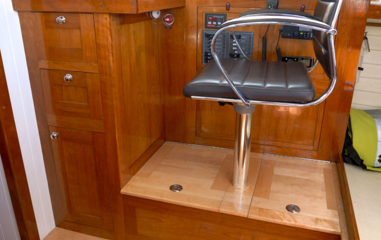 nav seat and electronics